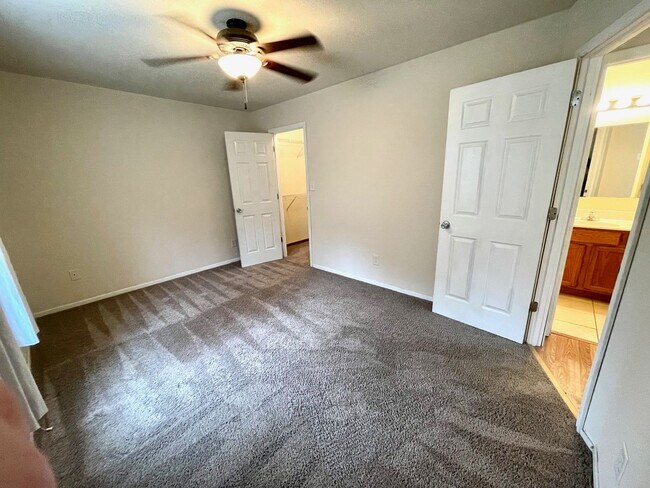 Building Photo - 1413-1415-1415 Risen Star Ct