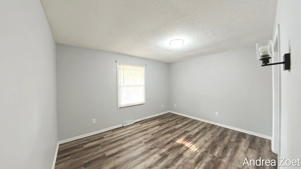 Building Photo - 2555 Ridgemoor Dr SE