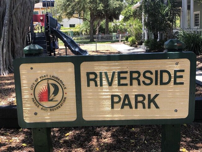 Building Photo - 637 Ave