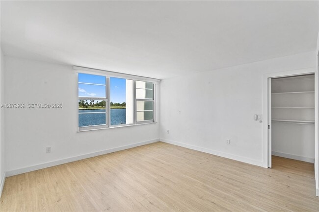 Building Photo - 9250 W Bay Harbor Dr
