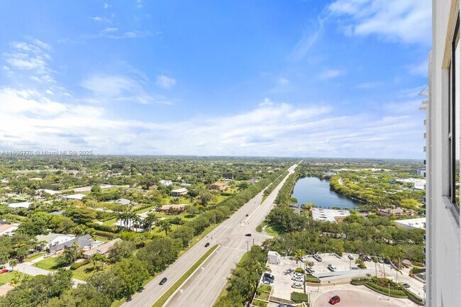 Building Photo - 2641 N Flamingo Rd