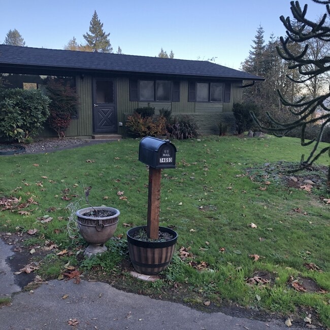 Primary Photo - 74693 Hale Ln
