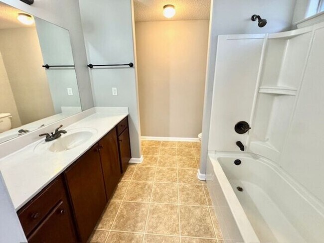 Building Photo - OPEN HOUSE! Move In Special! Now Leasing- ...