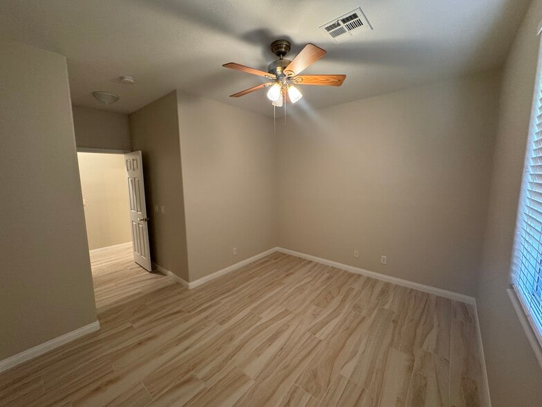 Building Photo - 712 Pinnacle Heights Ln