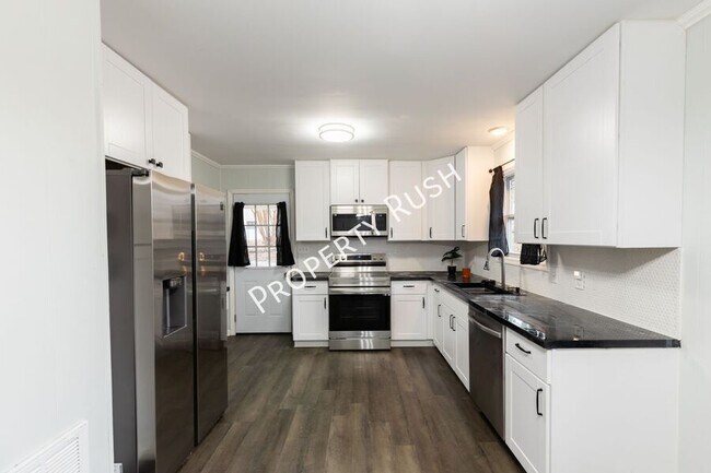 Building Photo - 2290 Malibu Dr SE
