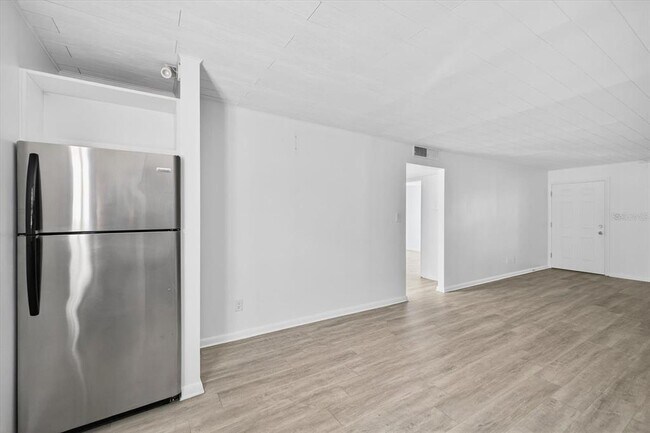 Building Photo - 2808 W Azeele St