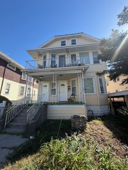 Building Photo - 102 W Adams St