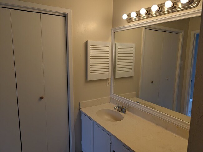 Building Photo - 10607 Staghill Dr