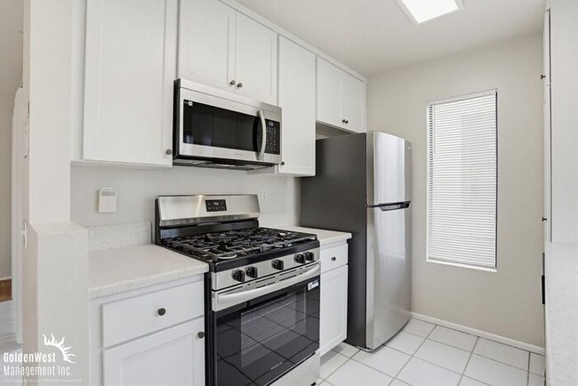 Building Photo - Charming 2Bdm 2Ba Condo with Private Balcony in Heart of Mira Mesa!