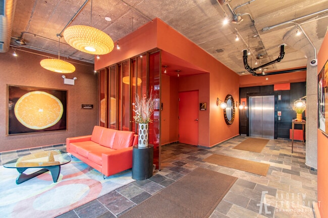 Building Photo - 1033 W 14th Pl