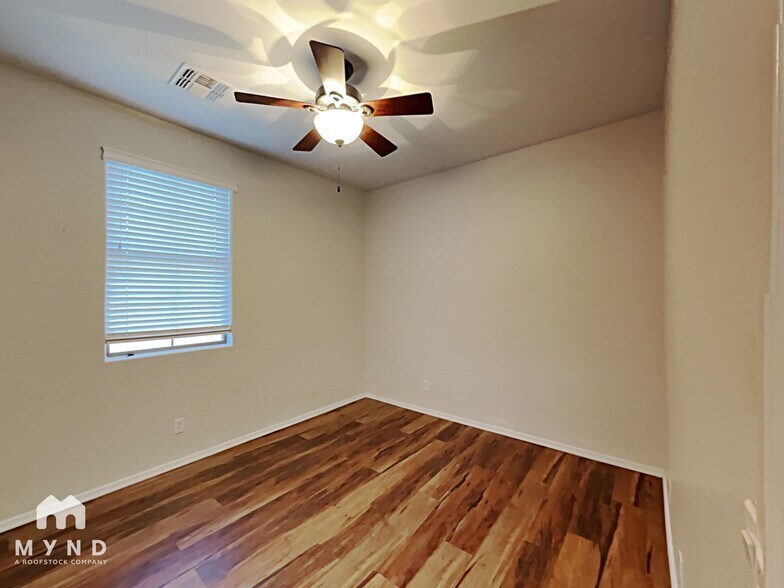 Building Photo - 1409 N 81st Dr