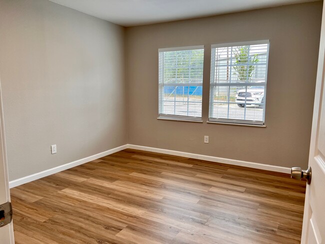 Bedroom 1 with window coverings - 1266 Dove St