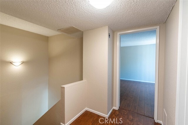 Building Photo - 569 Palm Dr