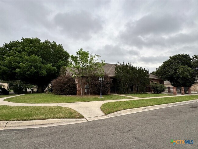 Building Photo - 677 Sagewood Pkwy