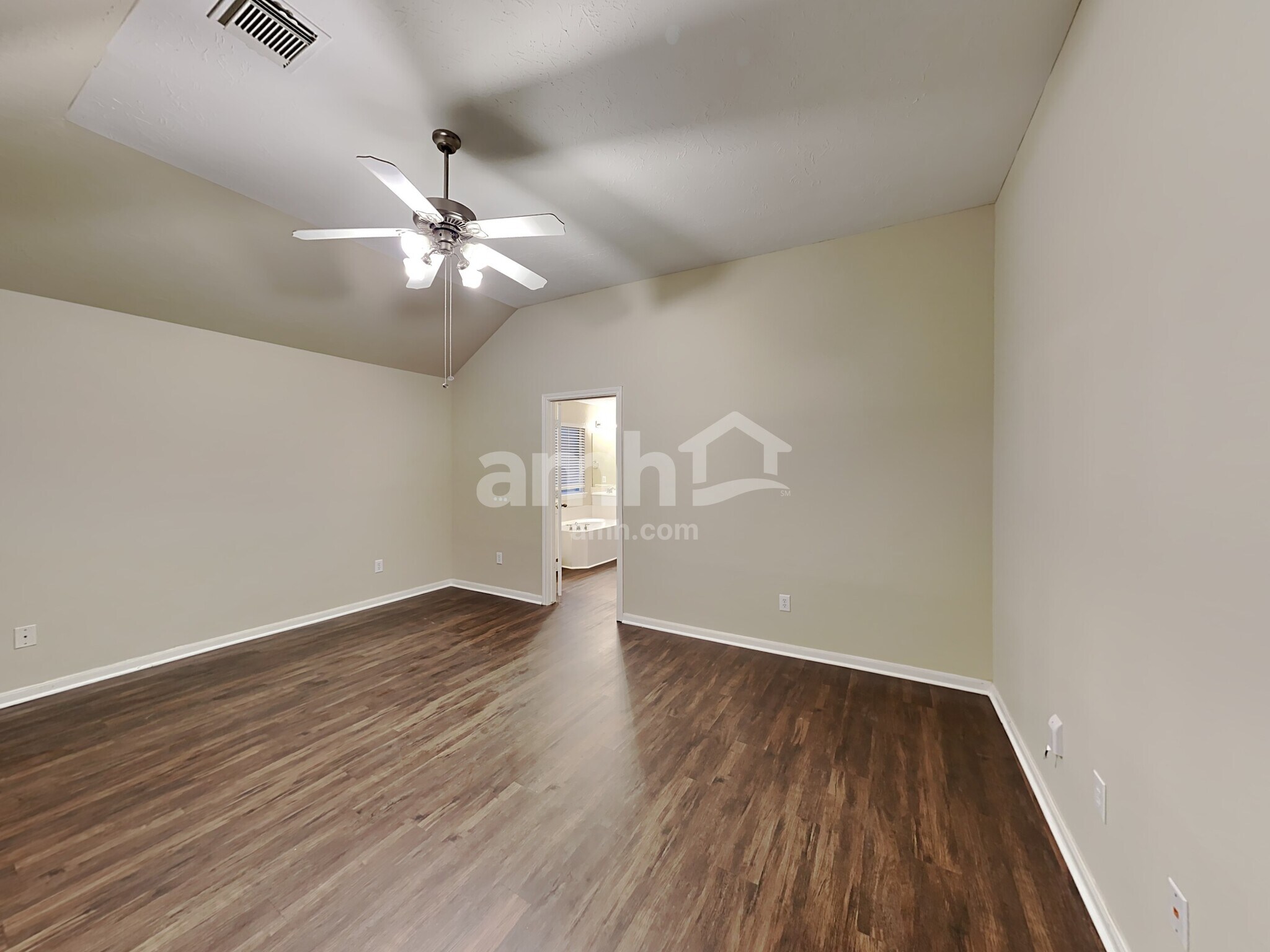 Building Photo - 15831 Collinsville Dr