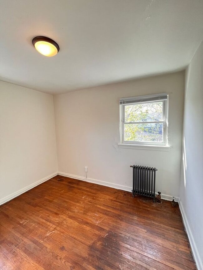 Building Photo - Cozy 1-Bedroom Apartment - Prime Location ...