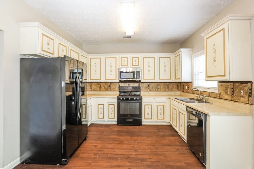 Building Photo - 229 Winthrop Ln