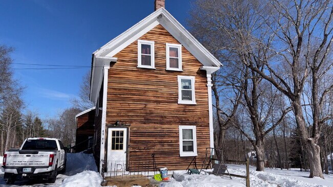 Building Photo - Spacious 1 Bed, 1 Bath Duplex Apartment – Berwick, ME – $1,299/month