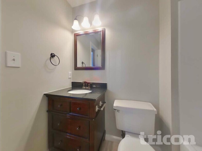 Building Photo - 620 Bluff Dr