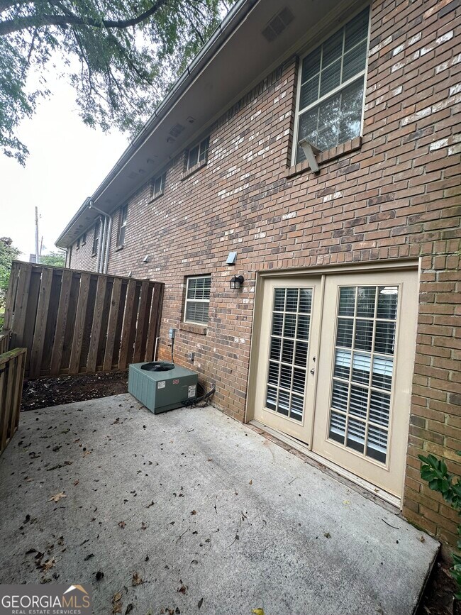 Building Photo - 35 Villa Ct SE