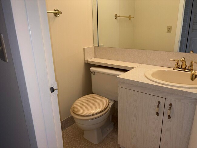 Building Photo - 4049 Cornwall C