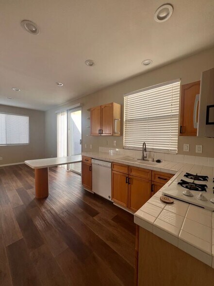 Building Photo - 27934 Crown Ct Cir