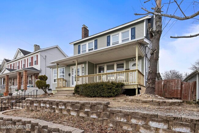 Building Photo - 260 Main St