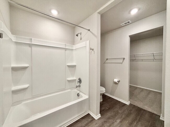 Building Photo - 3518 Strawberry Grv