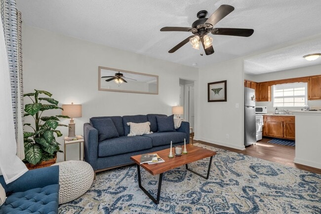 Building Photo - 306-306 Glenwood Cir