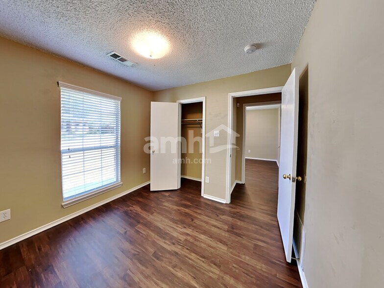 Building Photo - 6501 Gardenia Dr