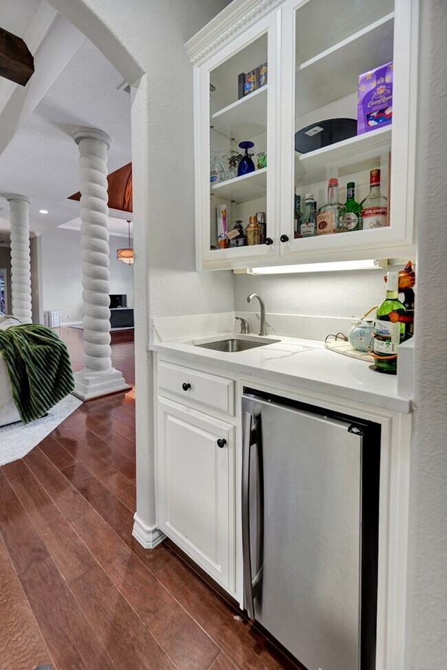 Building Photo - 5 Muirfield Dr