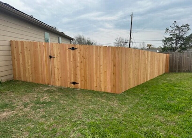 Building Photo - 9520 China Rose Dr