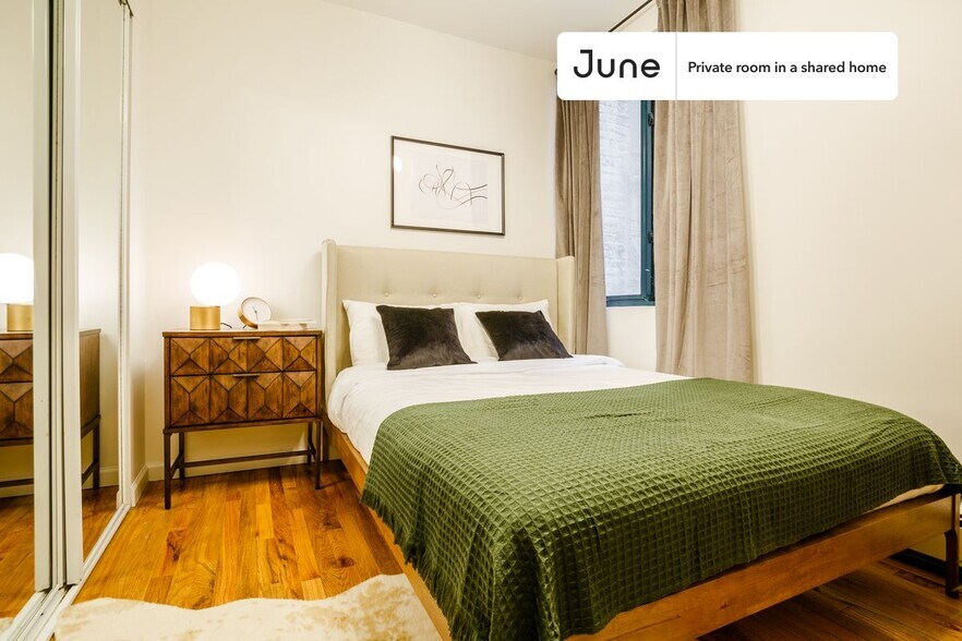 Primary Photo - Private bedroom in 5 bed/2 bath Home