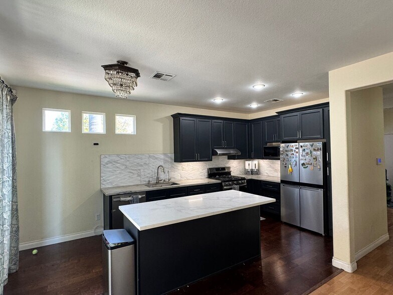 kitchen - 9510 Compass Point Dr S