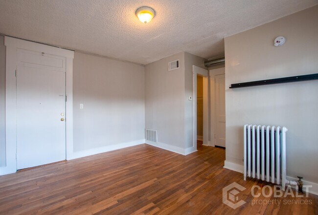 Building Photo - 674 Somerset Terrace NE