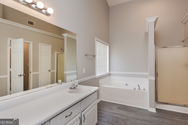 Building Photo - 645 Pebble Blvd