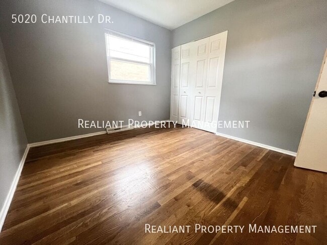 Building Photo - 5020 Chantilly Dr