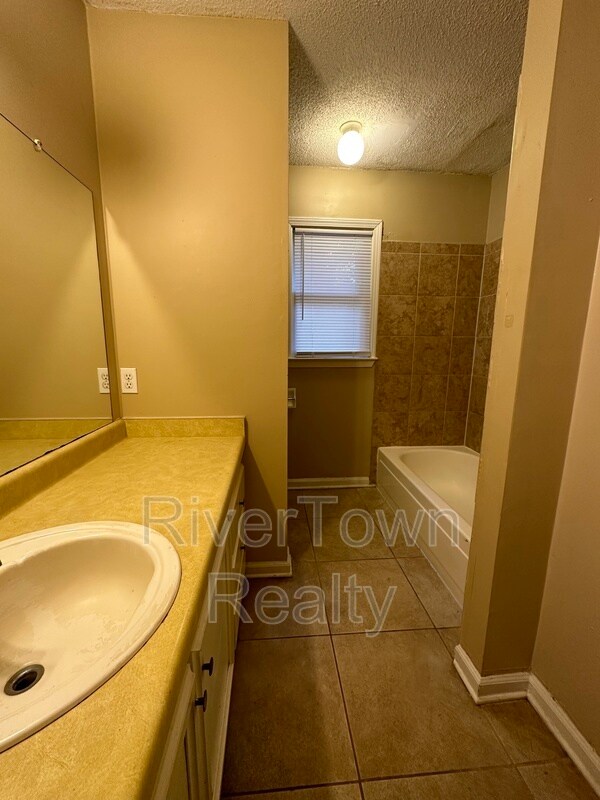 Building Photo - 842 Isabelle St