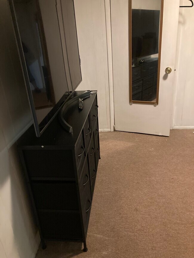 Incorrect photo is not this rental - 764 Lenore Ln