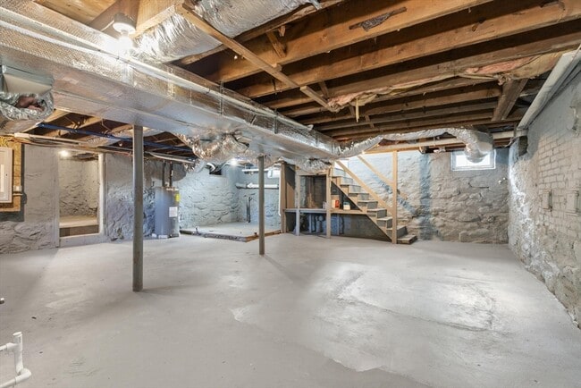 Building Photo - 129 Maple Ave