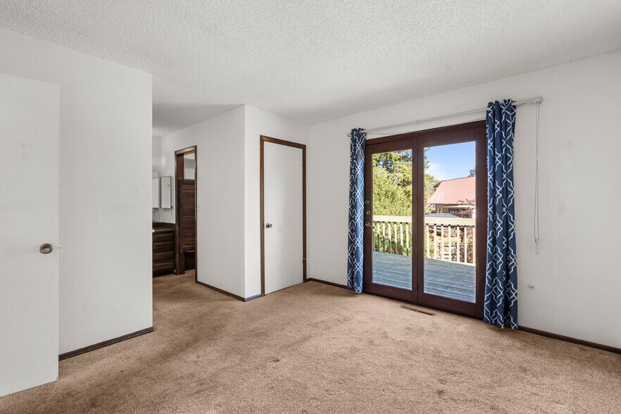Building Photo - 5916 Wolf Creek Pl