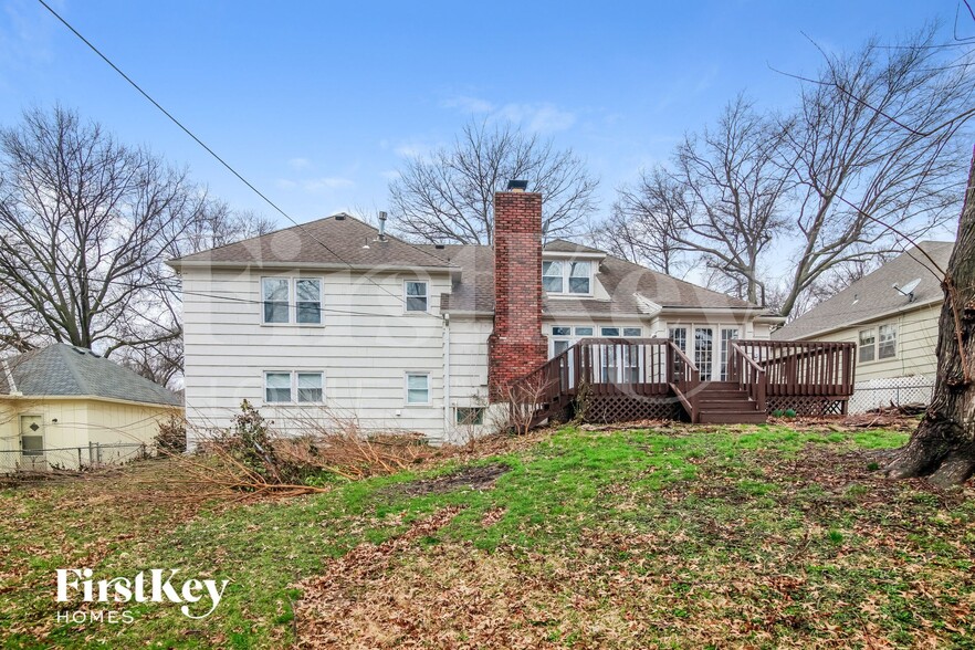 Building Photo - 9613 Beverly Dr