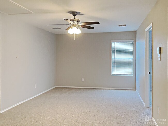 Building Photo - 747 Myrtle Ln