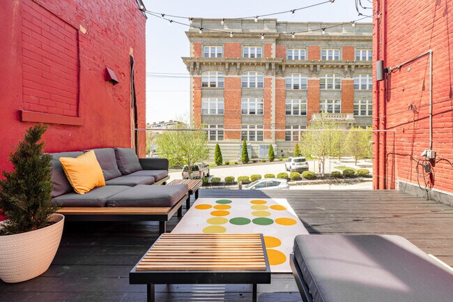 Building Photo - 1304 Broadway-ID1056031P