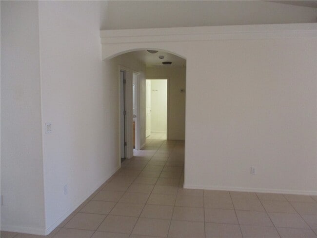 Building Photo - 5543 Clubhouse Ct