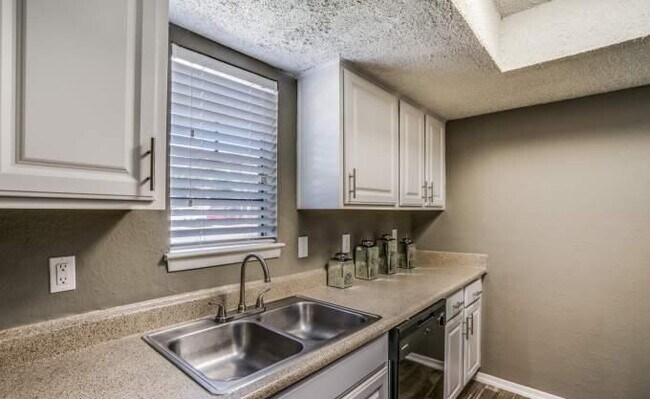 Building Photo - 1 bedroom in Fort Worth TX 76120