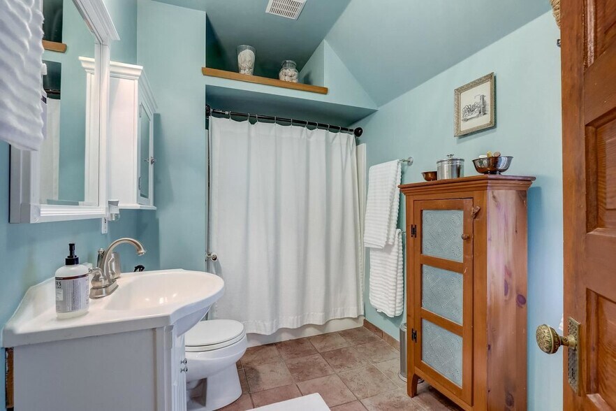 Building Photo - 2114 E Edgewood Ave