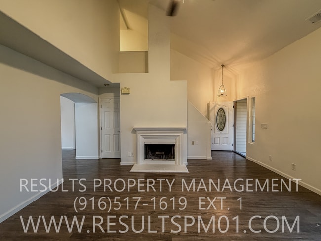 Building Photo - Beautiful Rocklin Light and bright Home!