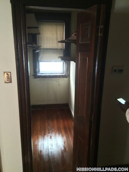 Building Photo - 225 Walnut Ave