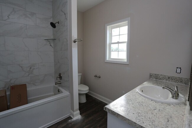 Building Photo - 3 Bedroom Brick House in SEB School District Available NOW